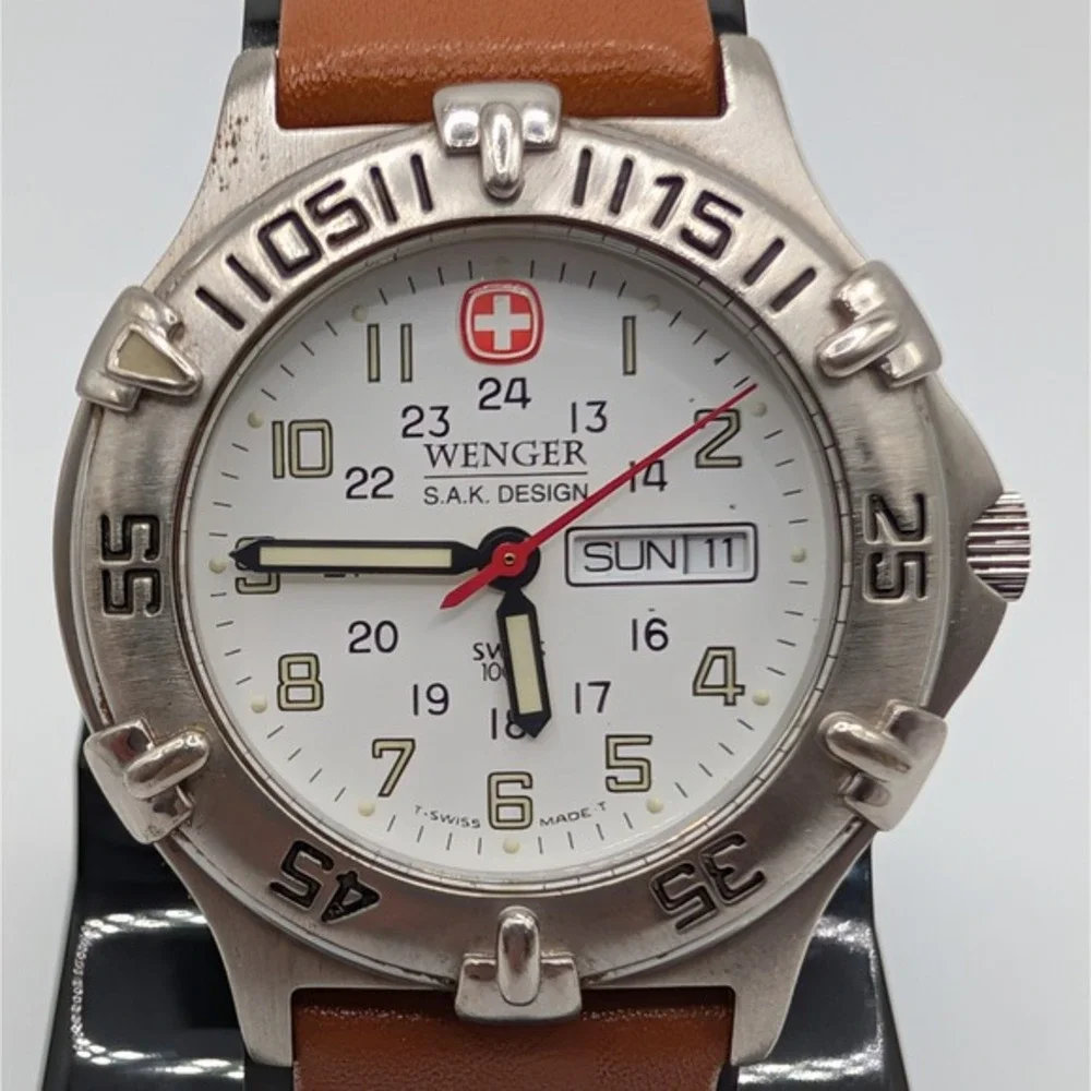 Wenger Swiss Army Field Watch White Dial Day Date Lume 100M‎ Leather Strap 33mm